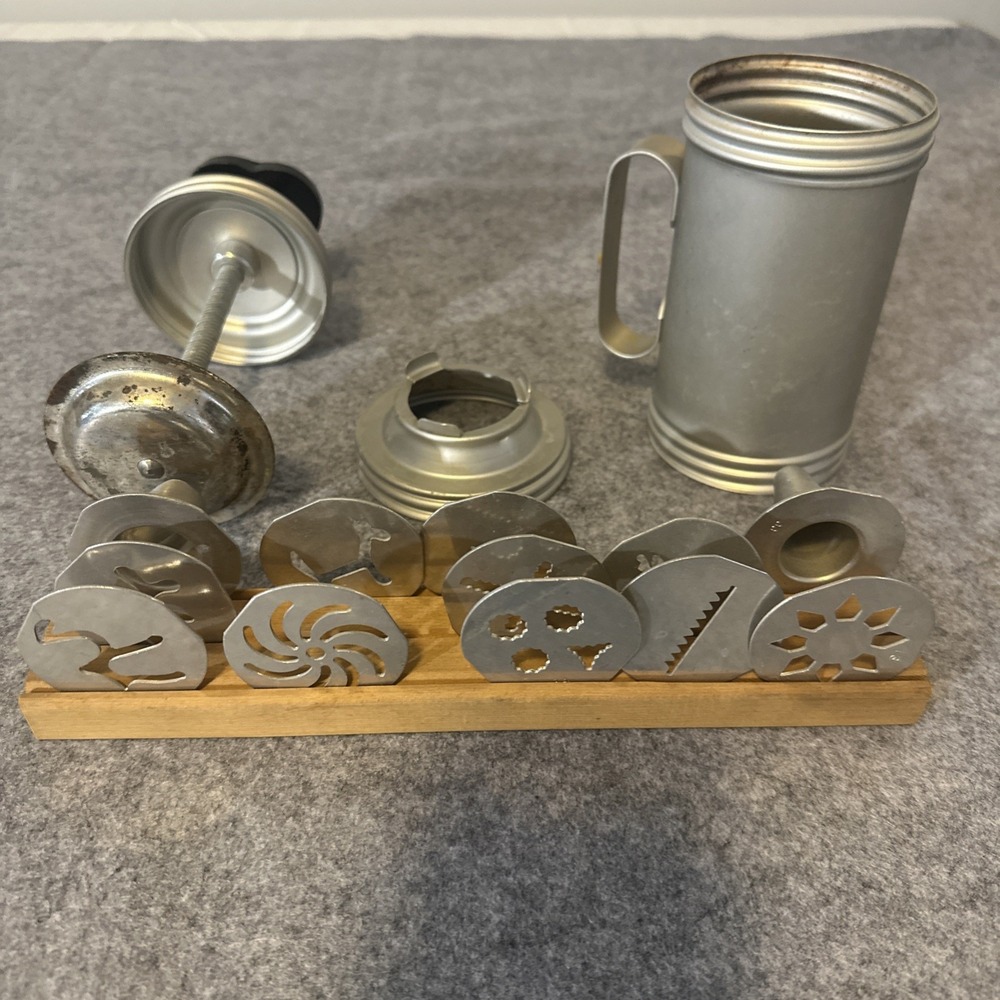 Vintage Mirro Cookie Pastry Press 12 Discs and tips Wood Rack